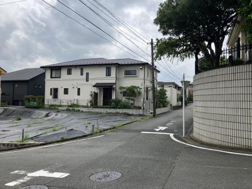 道路南西側